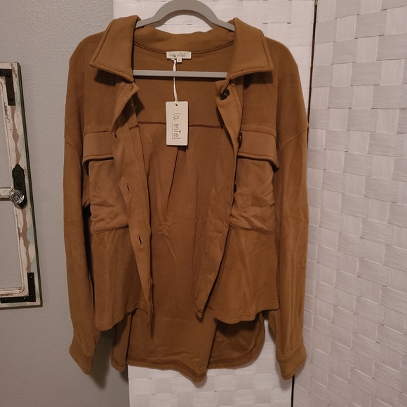 Shacket - Picture 5 of 6